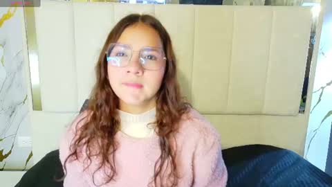 Snapshot of angeles_azul chatting on 06.16.26 angel online show from 06.16.26
