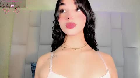 Snapshot of angeles_bust chatting on 10.09.25 angeles_bust online show from 10.09.25