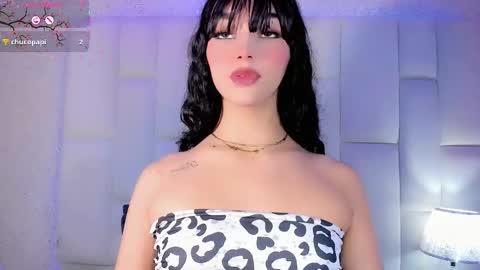 Snapshot of angeles_bust chatting on 10.28.25 angeles_bust online show from 10.28.25