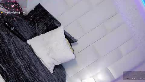 Snapshot of angeles_bust chatting on 10.31.25 angeles_bust online show from 10.31.25