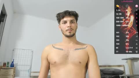 Snapshot of angelfrank chatting on 11.08.25 Frankie online show from 11.08.25