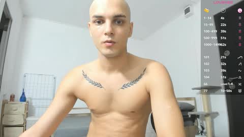 Snapshot of angelfrank chatting on 11.12.25 Frankie online show from 11.12.25