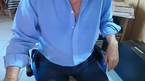 Snapshot of angelgarcia269 chatting on 10.31.25 angelgarcia269 online show from 10.31.25