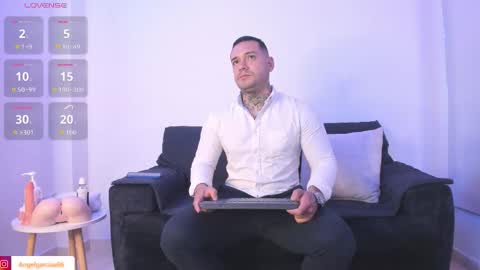 Snapshot of angelgarcia_2 chatting on 09.21.25 Angel online show from 09.21.25