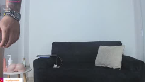 Snapshot of angelgarcia_2 chatting on 09.28.25 Angel online show from 09.28.25