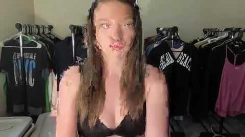 Snapshot of angelgrl444 chatting on 01.07.25 Princess Peach online show from 01.07.25