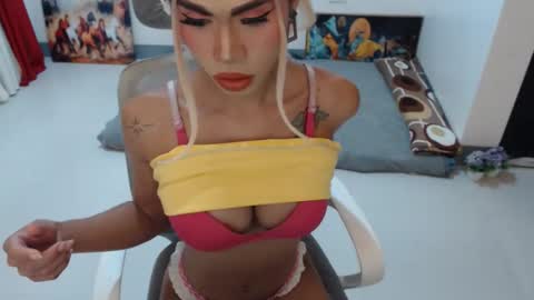 DIVINE ANGEL online show from 11.05.25