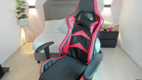 A N G E L I C A online show from 02.21.25