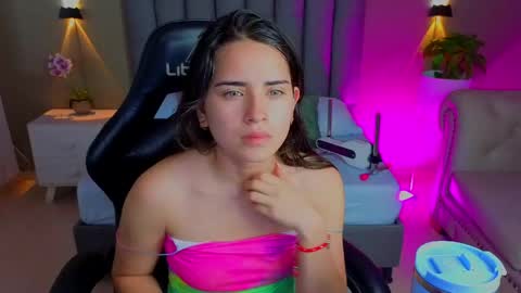 Snapshot of angelica_dymond chatting on 05.01.26 A N G E L I C A online show from 05.01.26