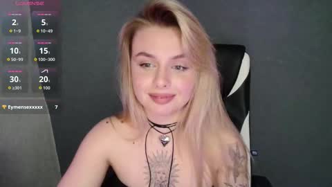 Snapshot of angelicablanch chatting on 10.02.25 angelicablanch online show from 10.02.25