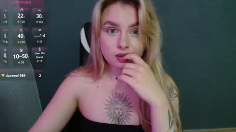 Snapshot of angelicablanch chatting on 10.04.25 angelicablanch online show from 10.04.25