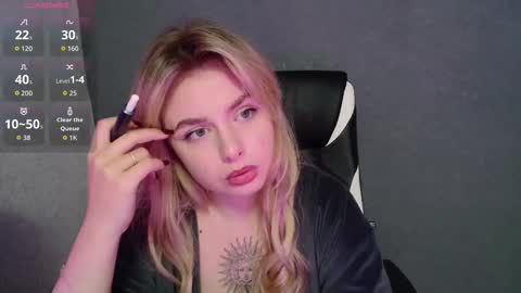 Snapshot of angelicablanch chatting on 10.09.25 angelicablanch online show from 10.09.25