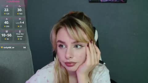 Snapshot of angelicablanch chatting on 10.10.25 angelicablanch online show from 10.10.25