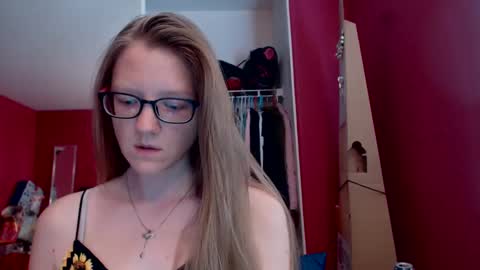 Snapshot of angelicangel3 chatting on 09.30.25 AngelicAngel online show from 09.30.25