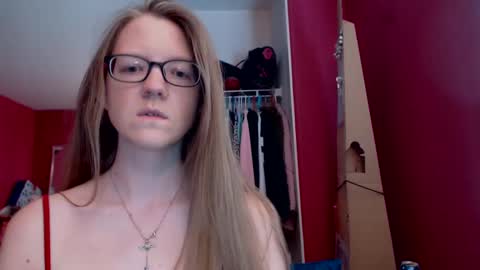 Snapshot of angelicangel3 chatting on 10.08.25 AngelicAngel online show from 10.08.25