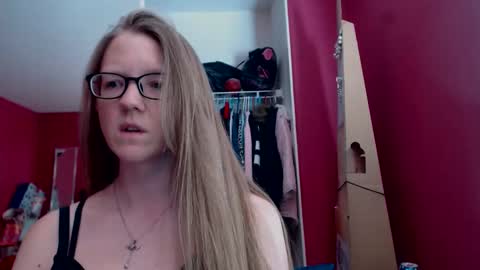 Snapshot of angelicangel3 chatting on 10.27.25 AngelicAngel online show from 10.27.25