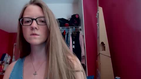 Snapshot of angelicangel3 chatting on 10.31.25 AngelicAngel online show from 10.31.25