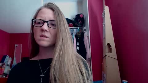 Snapshot of angelicangel3 chatting on 11.05.25 AngelicAngel online show from 11.05.25