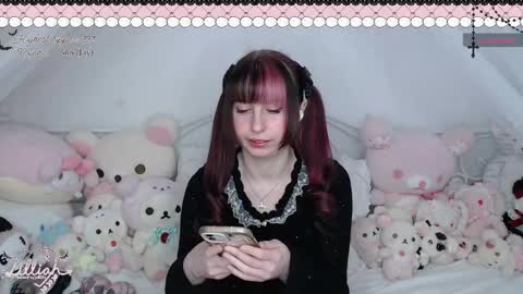 Snapshot of angelillic chatting on 05.10.26 lillian online show from 05.10.26
