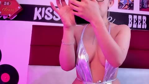 Snapshot of angelinablanc_ chatting on 09.11.25 ANGELINA online show from 09.11.25