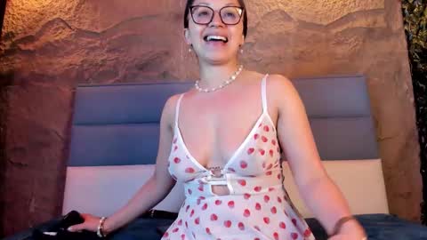 Snapshot of angelinablanc_ chatting on 11.07.25 ANGELINA online show from 11.07.25