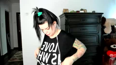 Angelina online show from 11.19.25