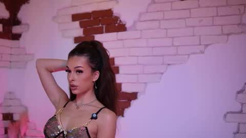 Snapshot of angelinagia chatting on 10.29.25 Angelina online show from 10.29.25