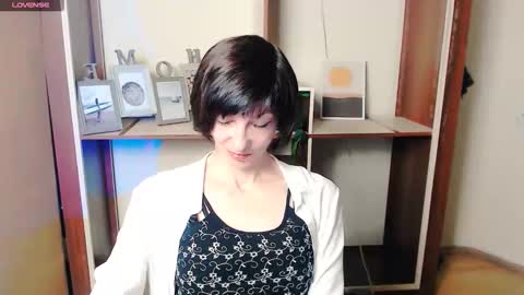 Snapshot of angelinalov_ chatting on 10.15.25 Angelina online show from 10.15.25