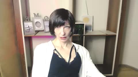 Snapshot of angelinalov_ chatting on 10.18.25 Angelina online show from 10.18.25