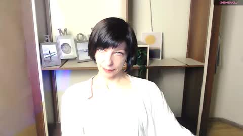 Snapshot of angelinalov_ chatting on 10.21.25 Angelina online show from 10.21.25