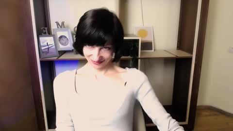 Snapshot of angelinalov_ chatting on 10.25.25 Angelina online show from 10.25.25
