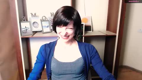 Snapshot of angelinalov_ chatting on 10.28.25 Angelina online show from 10.28.25