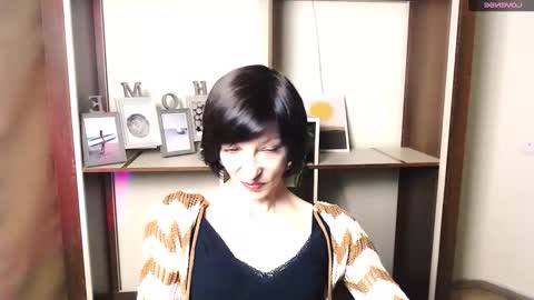 Snapshot of angelinalov_ chatting on 10.31.25 Angelina online show from 10.31.25