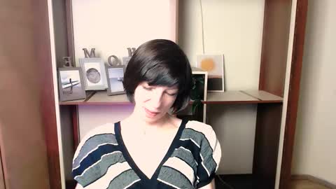 Snapshot of angelinalov_ chatting on 11.07.25 Angelina online show from 11.07.25