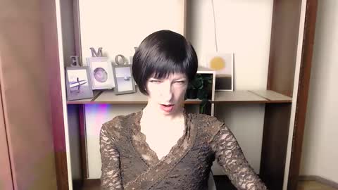 Snapshot of angelinalov_ chatting on 11.10.25 Angelina online show from 11.10.25