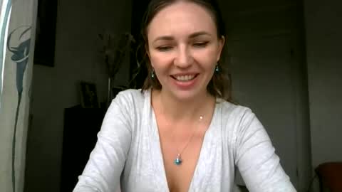 Snapshot of angelinalove28 chatting on 10.08.25 angelinalove28 online show from 10.08.25