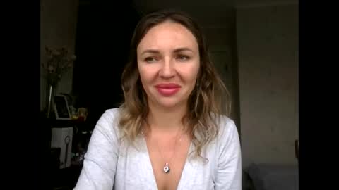 Snapshot of angelinalove28 chatting on 10.12.25 angelinalove28 online show from 10.12.25