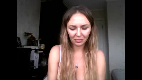 Snapshot of angelinalove28 chatting on 10.19.25 angelinalove28 online show from 10.19.25