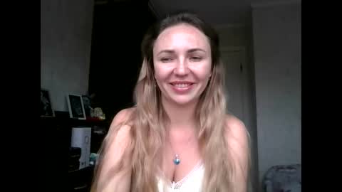 Snapshot of angelinalove28 chatting on 10.26.25 angelinalove28 online show from 10.26.25