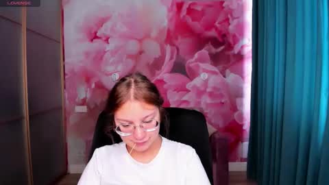 AngelinaLow online show from 09.28.25