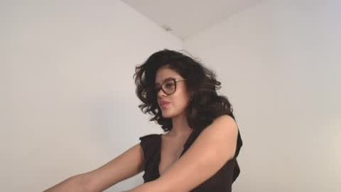 Snapshot of angelinarosss_ chatting on 05.19.26 online show from 05.19.26