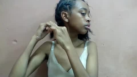 Snapshot of angeline221173 chatting on 08.01.26 angeline221173 online show from 08.01.26