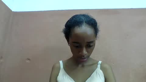 Snapshot of angeline221173 chatting on 08.05.26 angeline221173 online show from 08.05.26