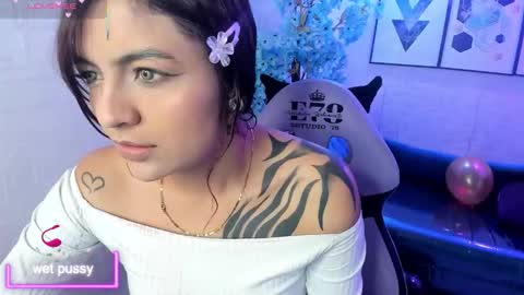 Snapshot of angeline_harper chatting on 10.26.25 angeline harper online show from 10.26.25