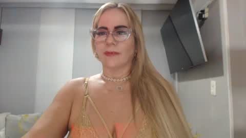 angelinna_12 online show from 09.11.25