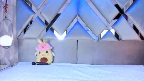 Snapshot of angeliquerouse chatting on 10.17.25 Angelique online show from 10.17.25