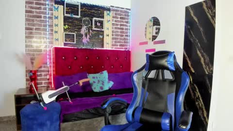 Snapshot of angelitasexxxhot chatting on 10.11.25 Angelitasexxxhot online show from 10.11.25