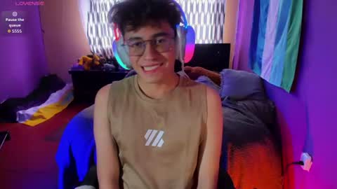 Snapshot of angelito18_twink chatting on 06.12.26 Angel online show from 06.12.26