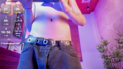 Snapshot of angell__dustt chatting on 10.03.25 Angell Dust online show from 10.03.25