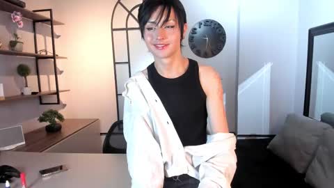 Snapshot of angell__dustt chatting on 10.18.25 Angell Dust online show from 10.18.25